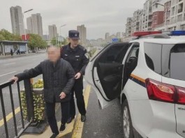 耄耋老人走失，六安民警沿街找回